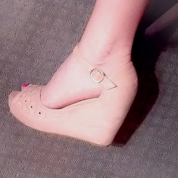 Blush Pink Wedge Sandals - Picture 6 of 9